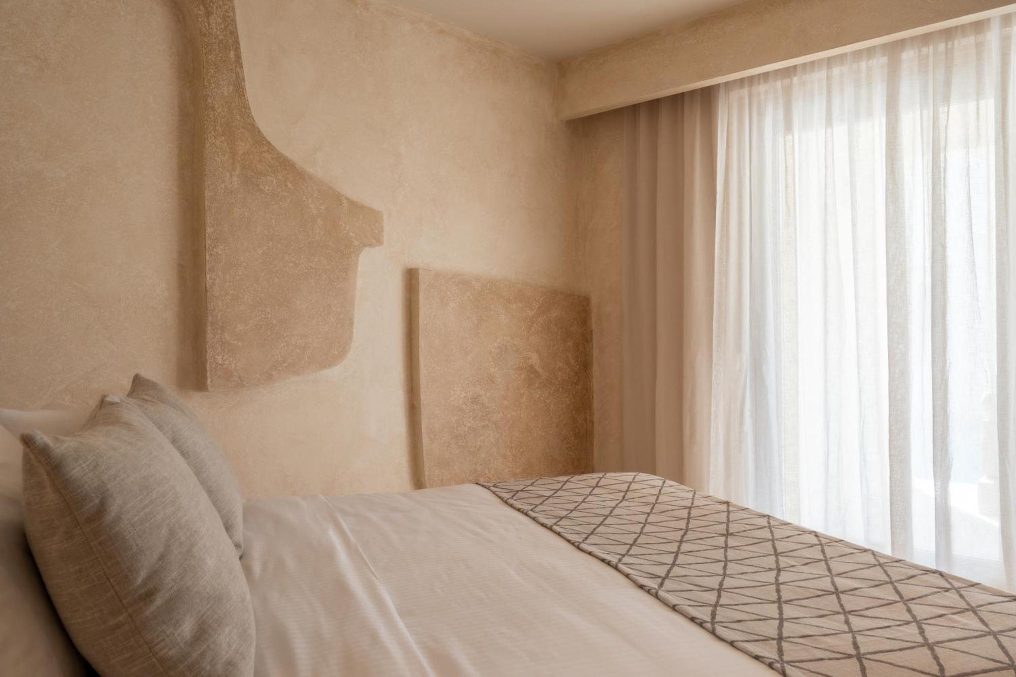 Heyday Luxury Suites Perissa  Exterior photo